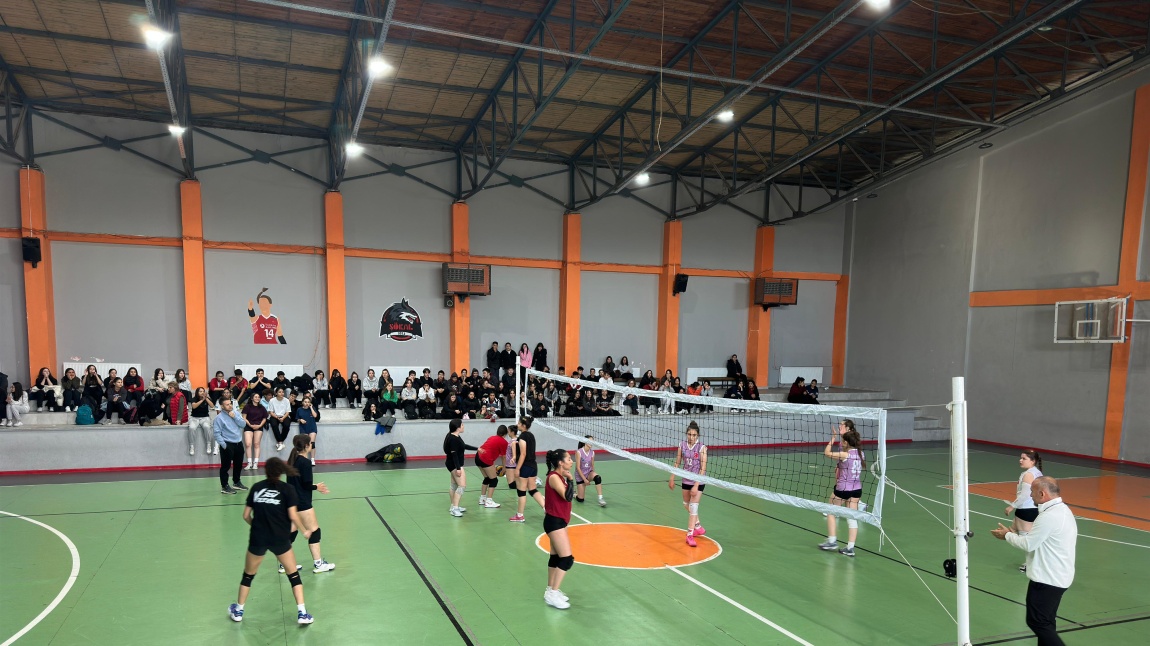 KIZ VOLEYBOL TAKIMIMIZ KATİP ÇELEBİ ANADOLU LİSESİ KIZ VOLEYBOL TAKIMI İLE HAZIRLIK MAÇI YAPMIŞTIR